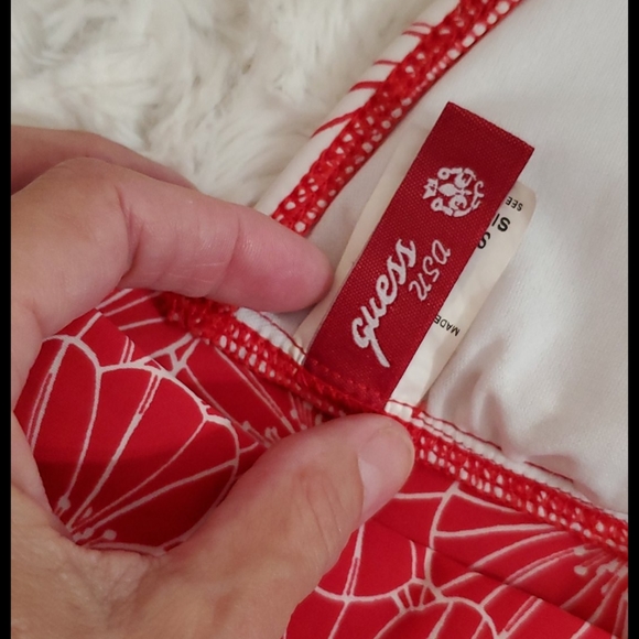 Guess USA red white floral swim suit top Tropical print sz.Sm beach vacation - Picture 3 of 7